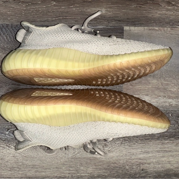 Yeezy Boosts 350 - Picture 10 of 10